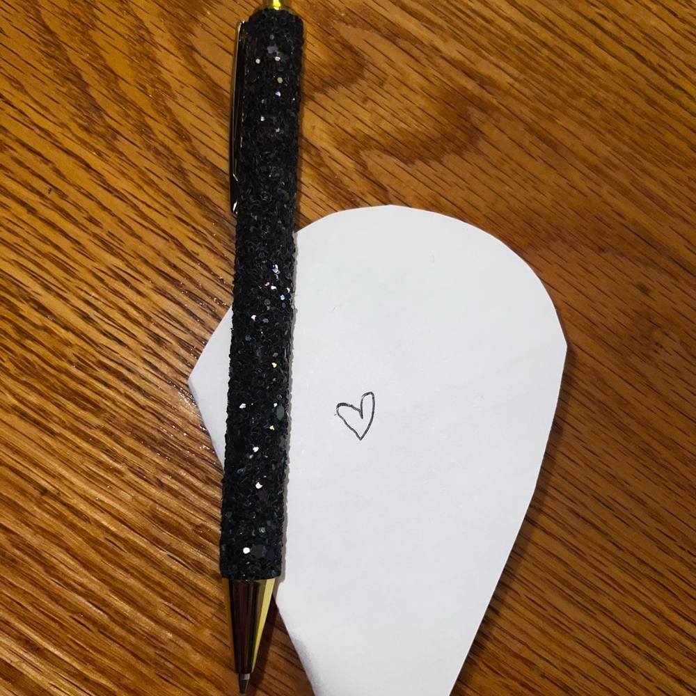 Saks fifth Avenue glittery pen! New without box / tags